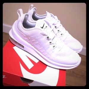 Women’s Nike Air Max Axis